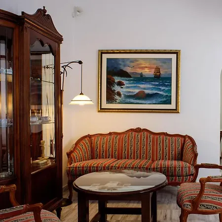 Aparthotel Nikos Oia (Santorini)