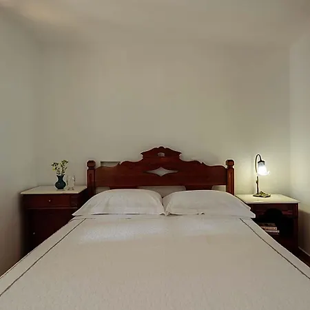 Nikos Apartmanhotel Ía