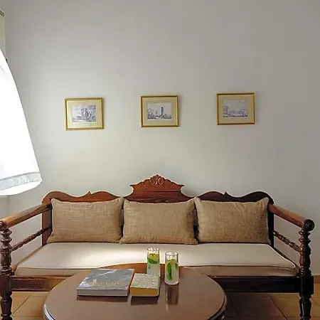 شقة فندقية نيكوس 4*