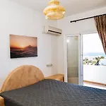 Nikos 4*